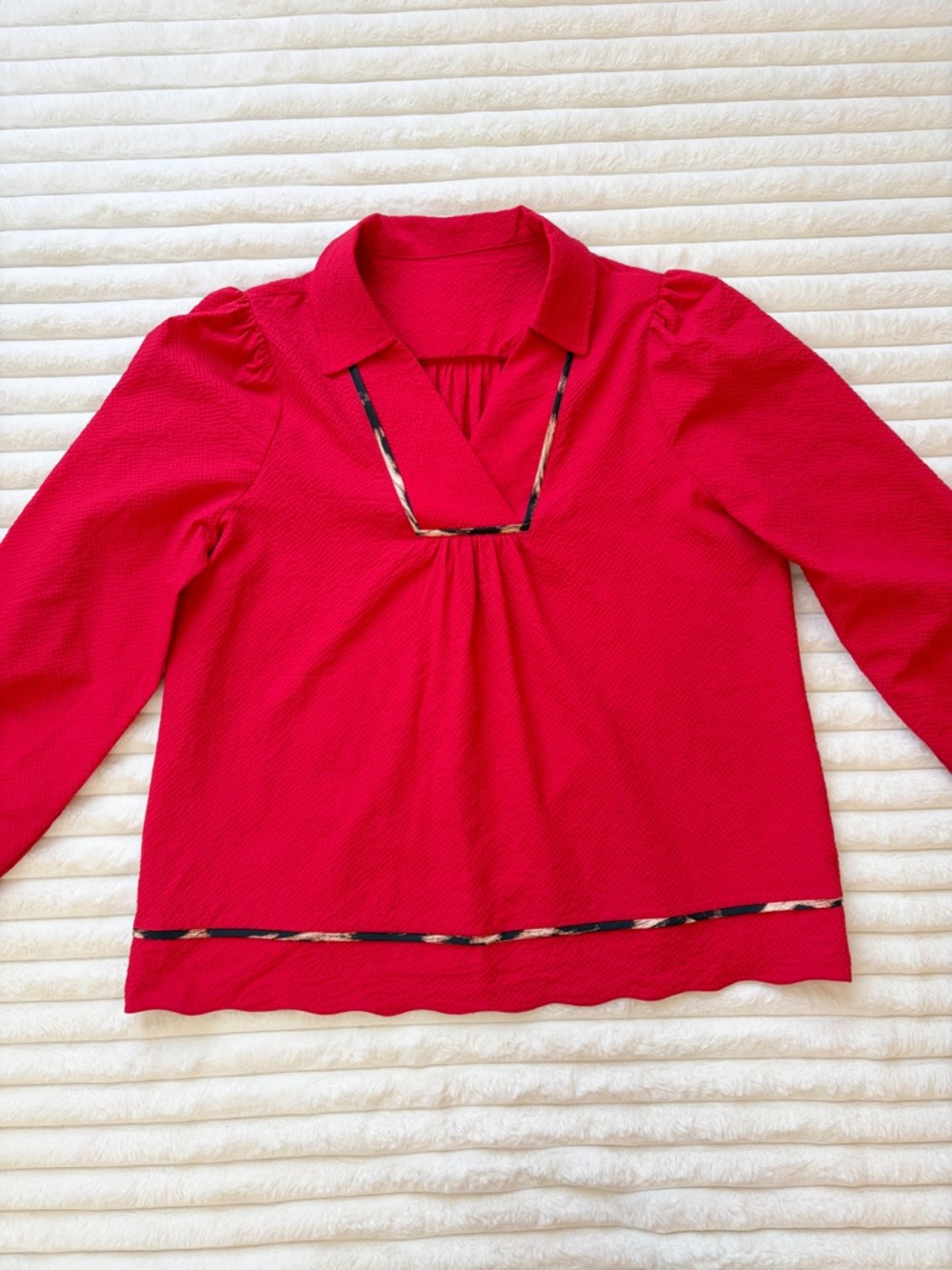 Red Textured Blouse Women’s V-Neck Collared Top Leopard Trim Scallop Detail XL